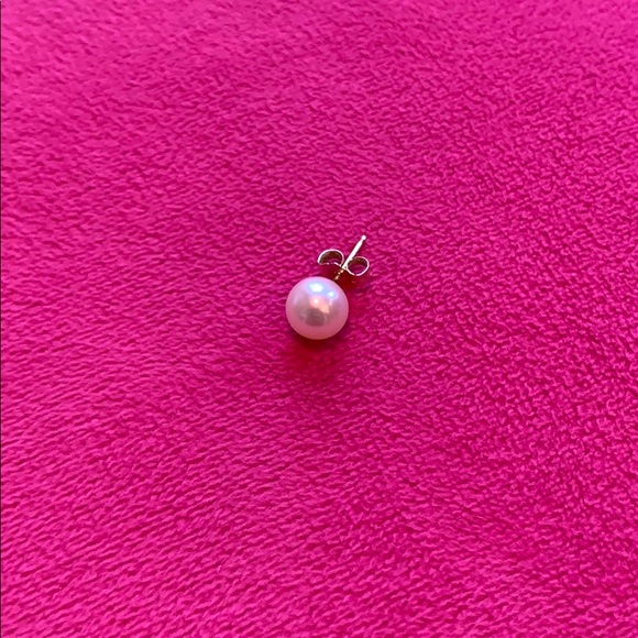 Single Stud Pearl Earring - Picture 3 of 3